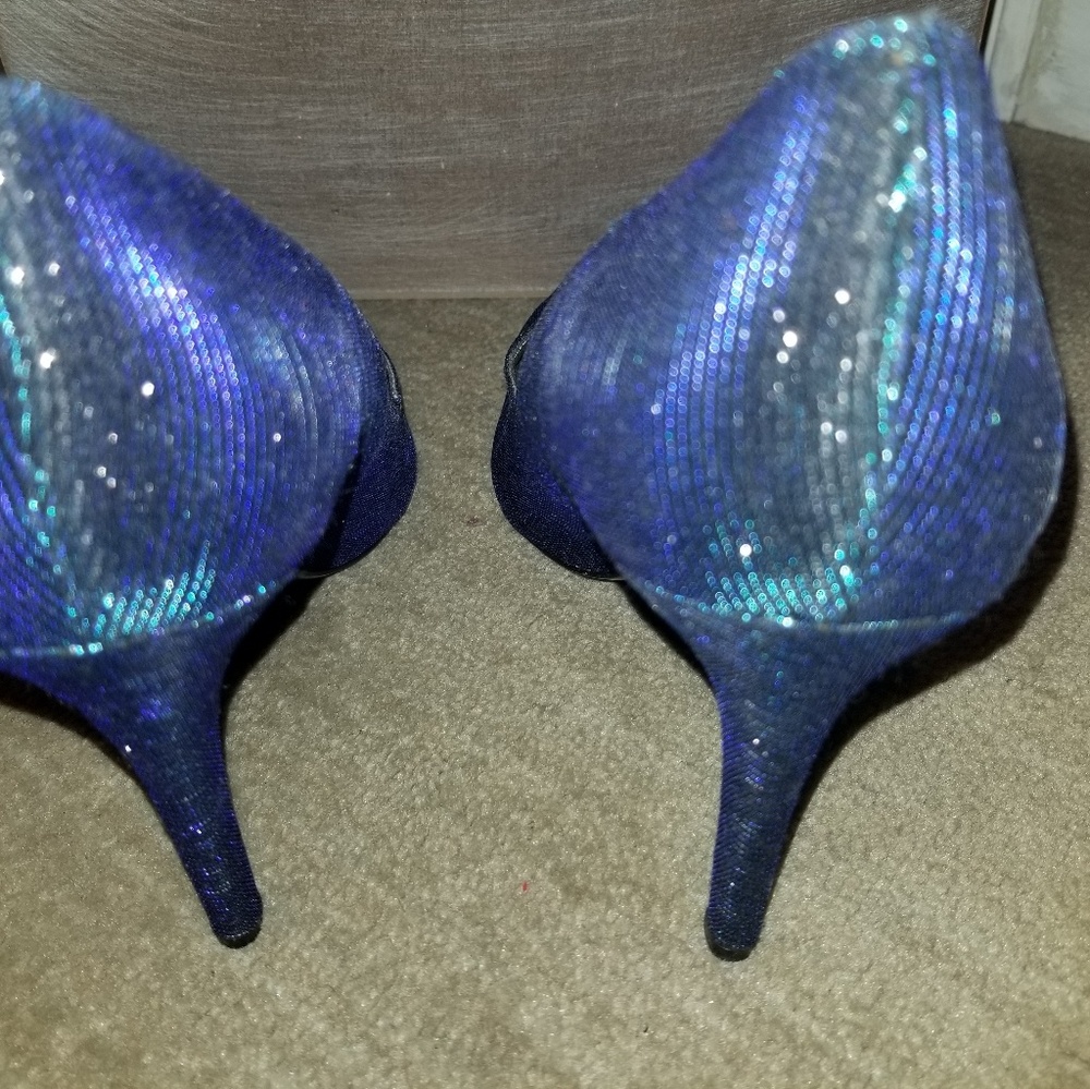 Pointy toe  pumps - Picture 2 of 5